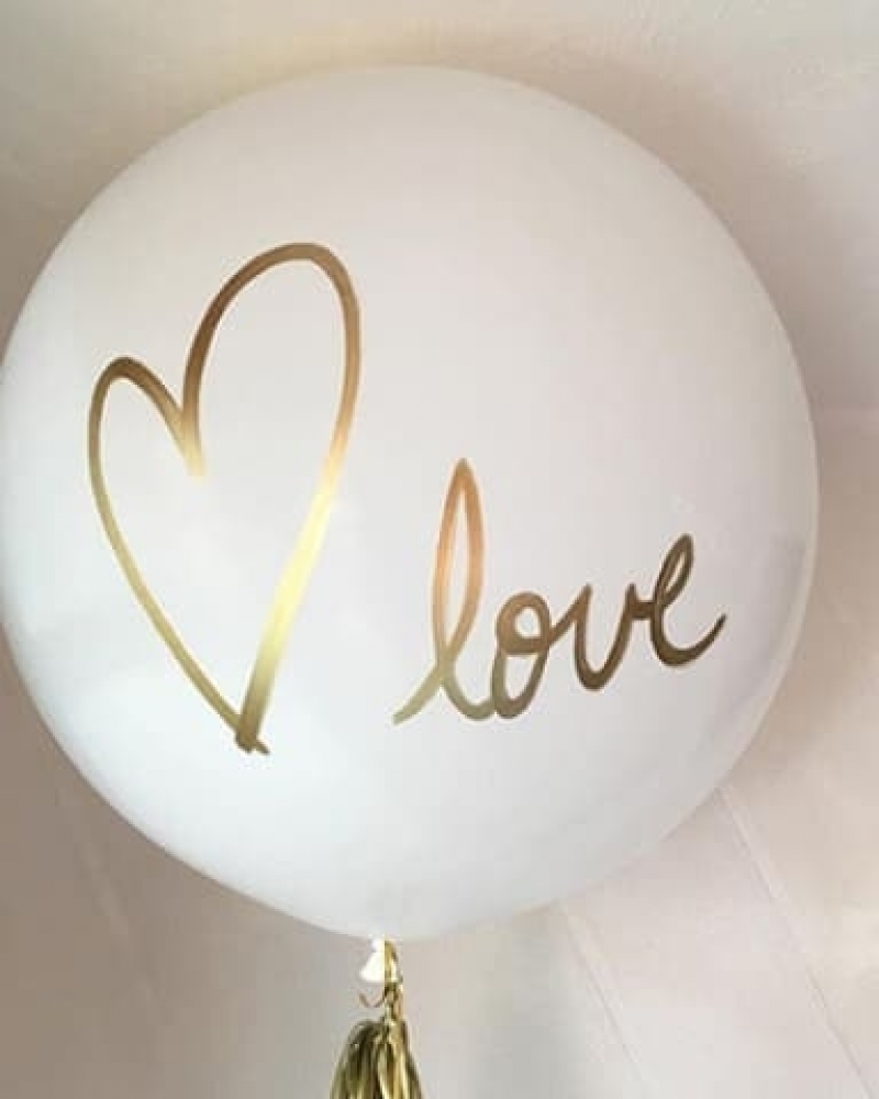 Большой белый шар с вашей надписью