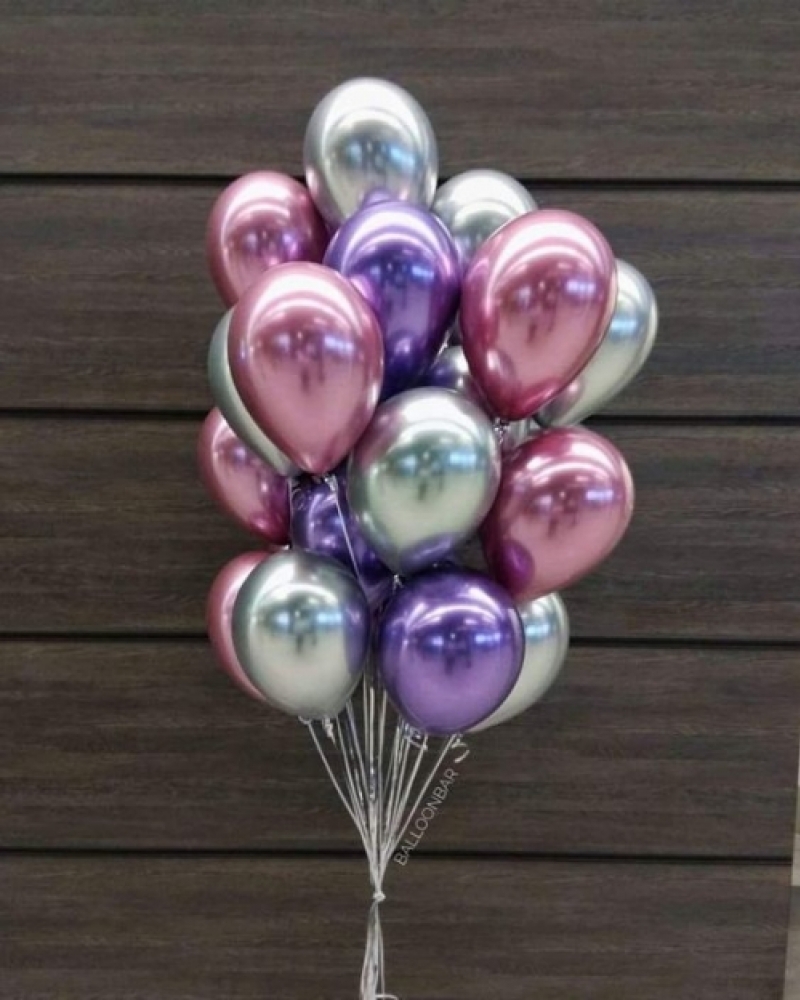 Облако из 15 разноцветных шаров