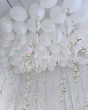 Шары под потолок белые с золотыми лентами