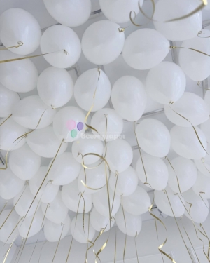 Шары под потолок белые с золотыми лентами