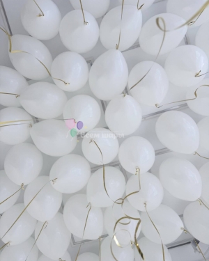 Шары под потолок белые с золотыми лентами