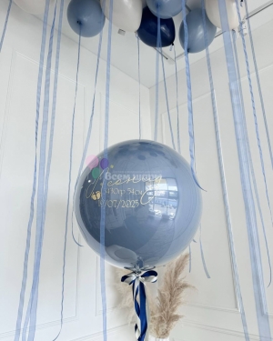 Шар гигант на выписку мальчика с шарами под потолок