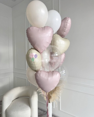 Фонтан из пастельных шаров для девушки