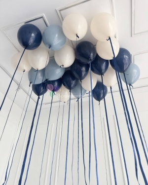 Шары под потолок для мальчика с голубыми лентами