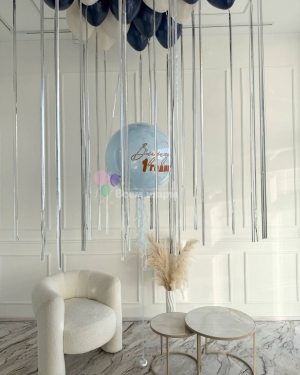 Шар Баблс мальчику на 1 год с шарами под потолок