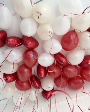 Шары под потолок для девушки красно-белые
