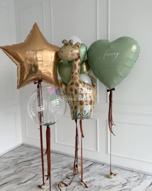 Шары для мальчика на выписку с жирафом и Баблс шаром