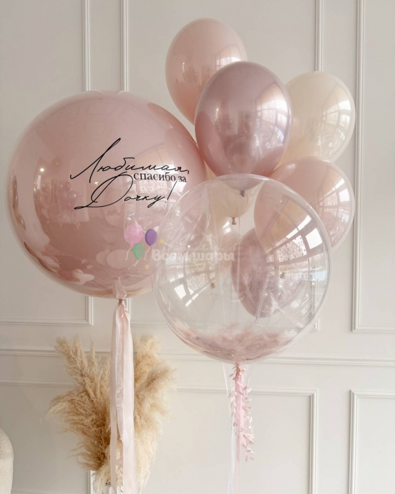 Фонтан из воздушных шаров с надписью на Выписку девочке