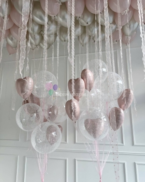 Шары для девушки нежно-розовые с шарами под потолок