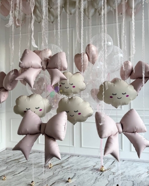 Шары для девушки с облаками и бантами