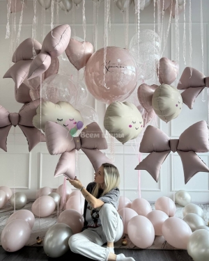 Шары на день рождения девушки с облаками и бантами