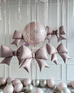 Шары девушке на день рождения с розовыми бантами