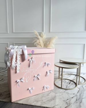 Коробка для девочки на день рождения с бантиками
