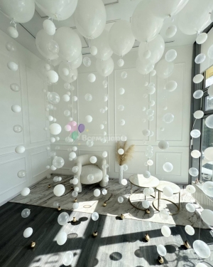 Шары-цепочки белые для девушки