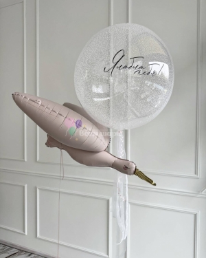 Шар Баблс на выписку девочки с аистом