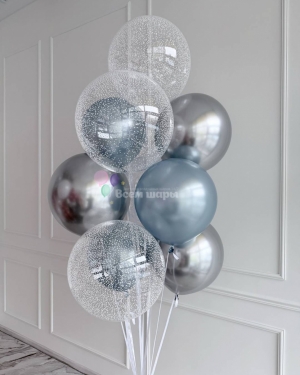 Фонтан из больших шаров на Новый год