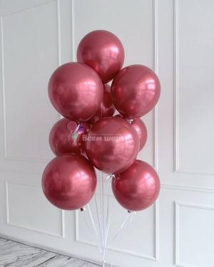 Фонтан из красных шаров на Новый год