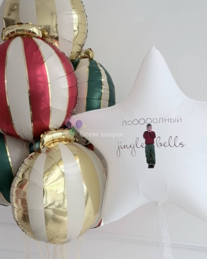 Шары на Новый год с елочными игрушками