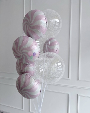 Фонтан из шаров с леденцами на Новый год