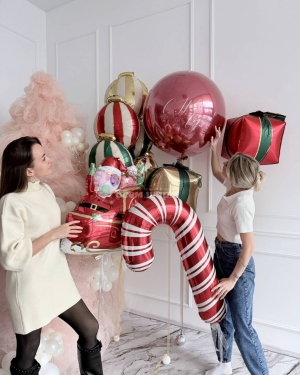 Шары на Новый год с красным леденцом