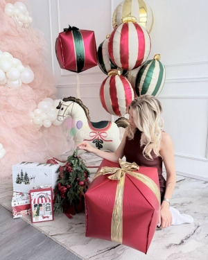 Шары на Новый год с лошадкой и подарком