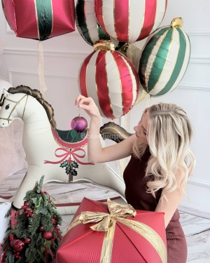 Шары на Новый год с лошадкой и подарком