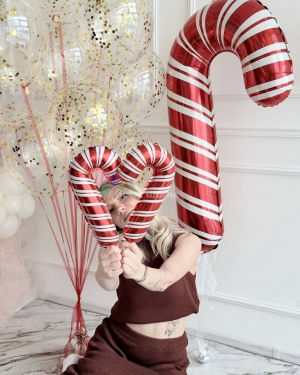 Шары на Новый год с полосатыми леденцами