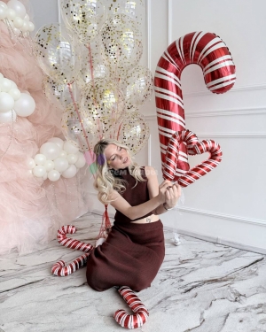 Шары на Новый год с полосатыми леденцами