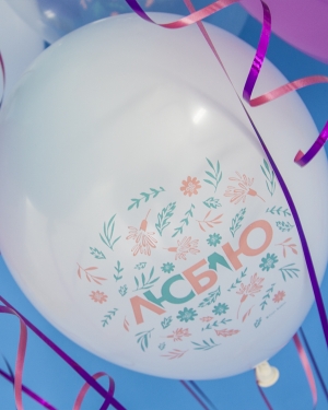 Воздушный шар Люблю (цветочный декор)